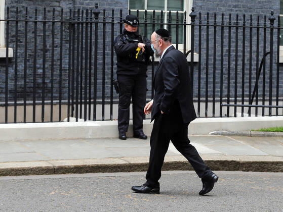 May 20, 2021, London, England, United Kingdom: Chief rabbiÃ‚ of theÃ‚ UKÃ‚ and CommonwealthÃ‚ EPHRAIM MIRVIS arrives at 10 Downing Street to meet with UK Prime Minister Boris Johnson. London United Kingdom - ZUMAs262 20210520_zip_s262_081 Copyright: xTayfunxSalcix