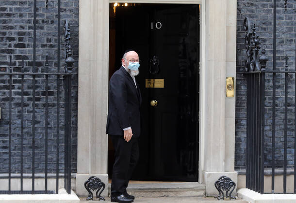May 20, 2021, London, England, United Kingdom: Chief rabbiÃ‚ of theÃ‚ UKÃ‚ and CommonwealthÃ‚ EPHRAIM MIRVIS arrives at 10 Downing Street to meet with UK Prime Minister Boris Johnson. London United Kingdom - ZUMAs262 20210520_zip_s262_082 Copyright: xTayfunxSalcix