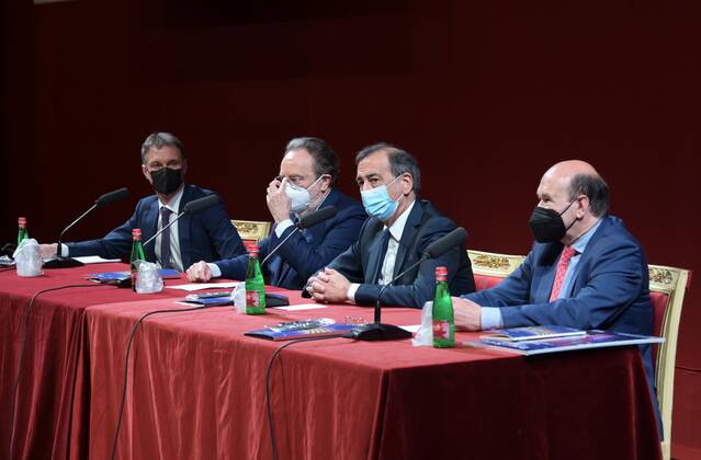 Milan, Italy Teatro alla Scala presentation of the new show season 2021-2022 with the participation of Dominique Meyer superintendent of La Scala, Giuseppe Sala mayor of Milan, Riccardo Chailly conductor, Manuel Legris dancer In the photo: Dominique Meyer superintendent of La Scala, Giuseppe Sala mayor of Milan, Riccardo Chailly conductor, Manuel Legris dancer  Copyright: xNickxZonnax xIPAx xNickxZonnax