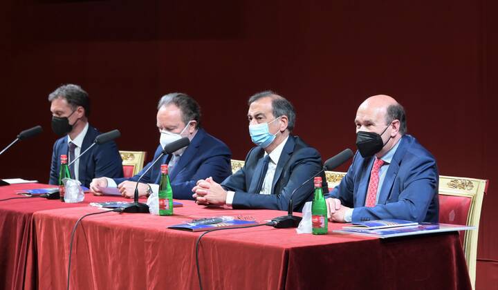 Milan, Italy Teatro alla Scala presentation of the new show season 2021-2022 with the participation of Dominique Meyer superintendent of La Scala, Giuseppe Sala mayor of Milan, Riccardo Chailly conductor, Manuel Legris dancer In the photo: Dominique Meyer superintendent of La Scala, Giuseppe Sala mayor of Milan, Riccardo Chailly conductor, Manuel Legris dancer  Copyright: xNickxZonnax xIPAx xNickxZonnax