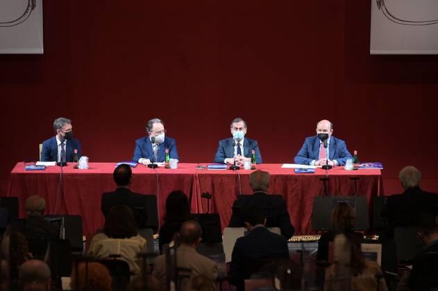 Milan, Italy Teatro alla Scala presentation of the new show season 2021-2022 with the participation of Dominique Meyer superintendent of La Scala, Giuseppe Sala mayor of Milan, Riccardo Chailly conductor, Manuel Legris dancer In the photo: Dominique Meyer superintendent of La Scala, Giuseppe Sala mayor of Milan, Riccardo Chailly conductor, Manuel Legris dancer  Copyright: xNickxZonnax xIPAx xNickxZonnax