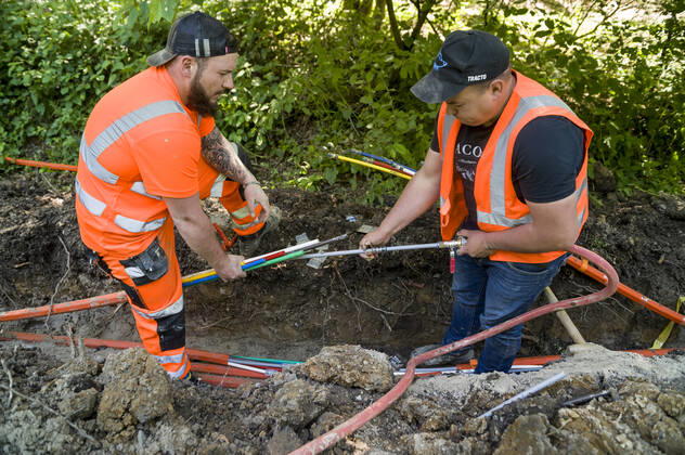 Glasfaserausbau auf dem Land Glasfaser Glasfaserausbau auf dem Land ländliche Region ländliches Gebiet Telekom Breitband Breitbandausbau Breitband-Ausbau Glasfasernetz Glasfaser-Netz FTTH-Netz Internet Glasfaserverkabelung Glasfaser-Ausbau FTTH Anschluss Digitalisierung Telekommunikation Internet Infrastruktur Deutsche Glasfaser 20210531ad313 Wadersloh Nordrhein-Westfalen NRW Deutschland Germany Copyright: xAchimxDuwentästerx