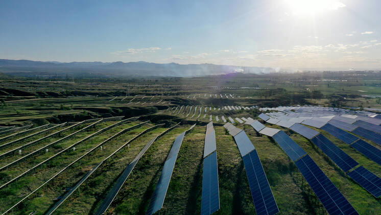 China, Photovoltaikanlage in Hebei für die Olympischen Winterspiele 2022 June 4, 2021, Zhangjiakou, Hebei, China: The photovoltaic power plant will provide green energy for the Beijing Winter Olympics in Zhangjiakou,Hebei,China on 04th June, 2021. Zhangjiakou China  - ZUMAt151 20210604_zia_t151_001 Copyright: xTpgx