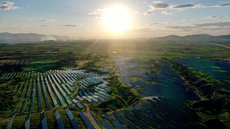 China, Photovoltaikanlage in Hebei für die Olympischen Winterspiele 2022 June 4, 2021, Zhangjiakou, Hebei, China: The photovoltaic power plant will provide green energy for the Beijing Winter Olympics in Zhangjiakou,Hebei,China on 04th June, 2021. Zhangjiakou China  - ZUMAt151 20210604_zia_t151_002 Copyright: xTpgx