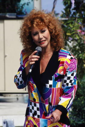 ZDF Fernsehgarten ZDF Fernsehgarten, Sonntagsunterhaltung aus dem Garten des ZDF in Mainz, Sendung vom 23. August 1992, Gaststar: Sängerin Regina Thoss, Mainz Rheinland-Pfalz Deutschland