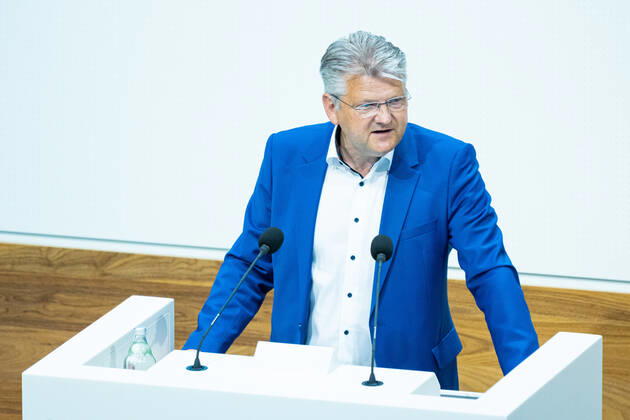 DEUTSCHLAND, NIEDERSACHSEN, HANNOVER, 09.06.2021 - Plenarsitzung im Niedersächsischen Landtag - Stefan Politze (SPD), stellvertretender Fraktionsvorsitzende, hält im Plenum eine Rede zum Tagesordnungspunkt Unser Dreiklang für eine starke frühkindliche Bildung - Qualität, Gebührenfreiheit und ein Platz für jedes Kind! in der Aktuellen Stunde.