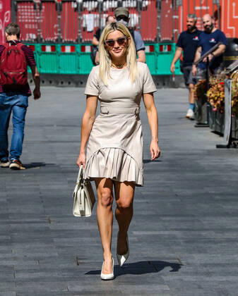 June 8, 2021, London, United Kingdom: Ashley Roberts seen departing the Global Radio Studios in London. London United Kingdom - ZUMAs197 20210608_zab_s197_020 Copyright: xBrettxCovex