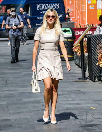 June 8, 2021, London, United Kingdom: Ashley Roberts seen departing the Global Radio Studios in London. London United Kingdom - ZUMAs197 20210608_zab_s197_023 Copyright: xBrettxCovex