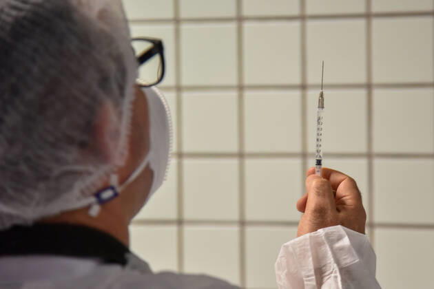 SÃO PAULO, SP - 14.06.2021: VACINAÇÃO CONTRA COVID19 SP - Vaccination station against Covid-19 (Coronavirus) at the República Station, on Line 4-Yellow of the São Paulo Metro, where Pfizer BioNTech& 39;s immunizing agent is being applied. This Monday (14). x2079130x RobertoxCasimiro