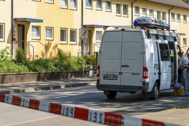 Bilder des Jahres 2021, News 06 Juni News Themen der Woche KW24 News Bilder des Tages Espelkamp, Deutschland 17. Juni 2021: Ein Fahrzeug der Spurensicherung am Tatort in Espelkamp. In dem Ort kam es heute zu einem Doppelmord. NRW Copyright: xFotostandx xReissx