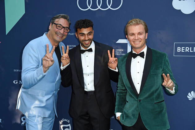 Bilder des Jahres 2021, Entertainment 06 Juni Entertainment Themen der Woche KW24 Entertainment Bilder des Tages Mousse T., Younes Zarou, Nico Rosberg auf dem Green Carpet der Green Awards 2021 im Kraftwerk in Berlin am 18.06.2021