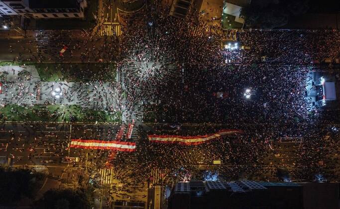Bilder des Jahres 2021, News 06 Juni News Themen der Woche KW24 News Bilder des Tages Lima (Peru), 19 06 2021.- Aerial photograph that shows hundreds of the protesters who took to the streets today in favor of the right-wing Keiko Fujimori, in the Alamade 28 de Julio in Lima, Peru, 19 June 2021. Supporters of the leftist Pedro Castillo and Keiko Fujimori took to the streets this Saturday to defend or combat the challenges of the right-wing leader of the results of the presidential elections in which she was the loser to her rival. Supporters of Keiko and Castillo fill the streets of Peru with their claims and support !ACHTUNG: NUR REDAKTIONELLE NUTZUNG!  Copyright: xStringerx AME7123 20210620-637597554210675388
