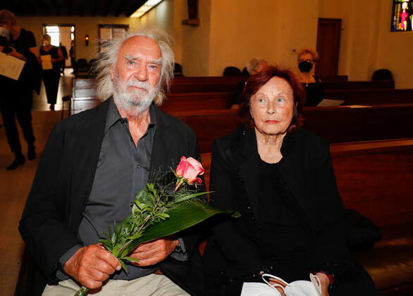 Entertainment Bilder des Tages Achim Wolff, Brigitte Grothum bei Trauergottesdienst für Horst Pillau in der Ev. Kirche zum Heilsbronnen, Berlin.