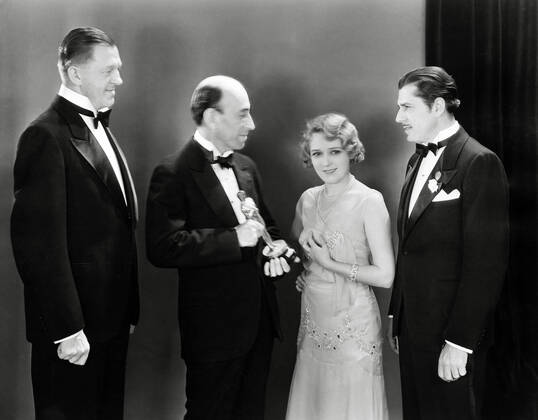 Mary Pickford receives The Best Actress Oscar for Coquette. The ceremony was held on April 3, 1930, at an awards banquet at the Cocoanut Grove in the Ambassador Hotel in Los Angeles. Pictured here with Pickford, Hans Kraly, William C. De Mille and Warner Baxter. File Reference 34145-277THA Hollywood CA USA  Copyright: xCinemaxLegacyxCollection ThexHollywoodxArchivex 34145277THA