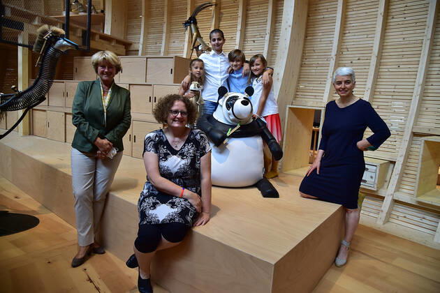 Eröffnung ANOHA im Jüdischen Museum Berlin Hetty Berg, Direktorin des Jüdischen Museum Berlin, Prof. Monika Grütters, MdB Kulturministerin, Dr.Ane Kleine-Engel, Leiterin der KInderwelt ANOHA, Jüdisches Museum Berlin und Kinder PK zur Eröffnung der Kinderwelt ANOHA im Jüdischen Museum in Berlin am 23.06.2021