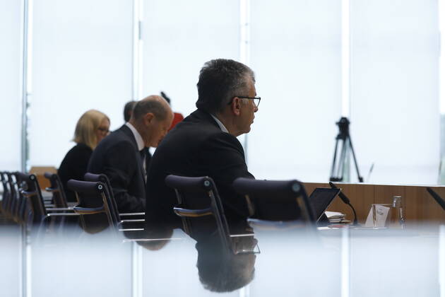 Staatssekretär Werner Gatzer, BMF, Bundesminister der Finanzen Olaf Scholz, Deutschland, Berlin, Bundespressekonferenz, Thema: Regierungsentwurf für den Bundeshaushalt 2022 und den Finanzplan bis 2025