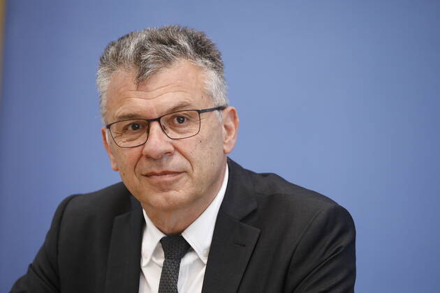 Staatssekretär Werner Gatzer, BMF, Deutschland, Berlin, Bundespressekonferenz, Thema: Regierungsentwurf für den Bundeshaushalt 2022 und den Finanzplan bis 2025