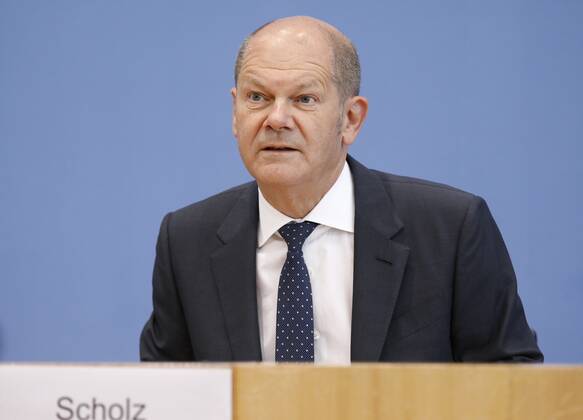 Bundesminister der Finanzen Olaf Scholz, Deutschland, Berlin, Bundespressekonferenz, Thema: Regierungsentwurf für den Bundeshaushalt 2022 und den Finanzplan bis 2025