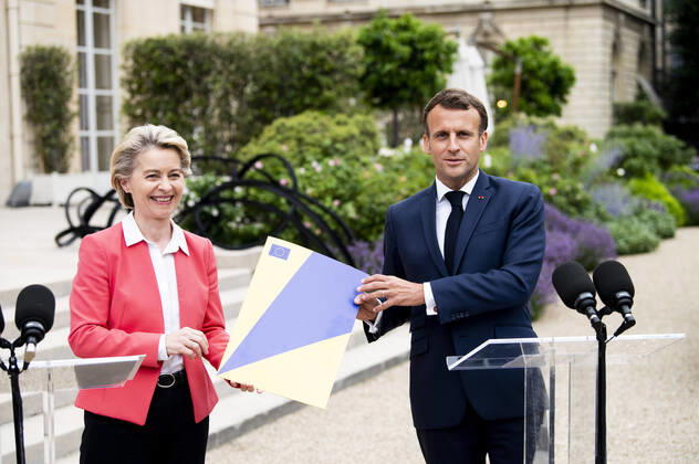 Bilder des Jahres 2021, News 06 Juni News Themen der Woche KW25 News Bilder des Tages Ursula VON DER LEYEN - Presidente de la Commission europeenne valide le plan de relance d Emmanuel Macron - President de la Republique Francaise NEWS : Rencontre Macron Von Der Leyen - Paris - 23 06 2021 JBAutissier Panoramic 