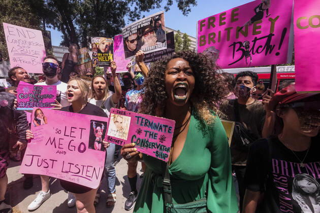 Bilder des Jahres 2021, Entertainment 06 Juni Entertainment Themen der Woche KW25 Entertainment Bilder des Tages June 23, 2021, Los Angeles, California, USA: Fans and supporters of Britney Spears gather outside the County Courthouse in Los Angeles, Wednesday, June 23, 2021, during a scheduled hearing in Britney Spears conservatorship case. Pop singer Britney Spears urged a US judge on June 23, to end a controversial guardianship that has given her father control over her affairs since 2008. I just want my life back. It s been 13 years and it s enough, she told a court hearing in Los Angeles during an emotional 20-minute address via videolink. Los Angeles USA - ZUMAc68_ 20210623_zaf_c68_001 Copyright: xRingoxChiux