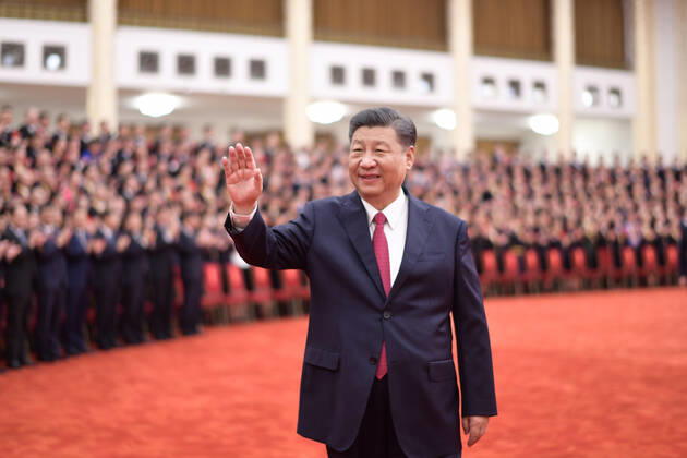 (210629) -- BEIJING, June 29, 2021 -- Chinese President Xi Jinping, also general secretary of the Communist Party of China (CPC) Central Committee and chairman of the Central Military Commission, waves while meeting with awardees of the titles of outstanding Party members, exemplary Party workers, and advanced community-level Party organizations from across the country before the ceremony to present the July 1 Medal, the Party s highest honor, to outstanding Party members at the Great Hall of the People in Beijing, capital of China, June 29, 2021. The award ceremony of the July 1 Medal was held Tuesday morning at the Great Hall of the People in Beijing. ) CHINA-BEIJING-XI JINPING-JULY 1 MEDAL-AWARD CEREMONY (CN) XiexHuanchi