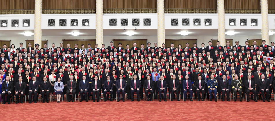 (210629) -- BEIJING, June 29, 2021 -- Chinese President Xi Jinping, also general secretary of the Communist Party of China (CPC) Central Committee and chairman of the Central Military Commission, and other leaders meet with awardees of the titles of outstanding Party members, exemplary Party workers, and advanced community-level Party organizations from across the country before the ceremony to present the July 1 Medal, the Party s highest honor, to outstanding Party members at the Great Hall of the People in Beijing, capital of China, June 29, 2021. The award ceremony of the July 1 Medal was held Tuesday morning at the Great Hall of the People in Beijing. ) CHINA-BEIJING-XI JINPING-JULY 1 MEDAL-AWARD CEREMONY (CN) ShenxHong