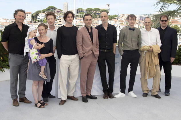 Gäste, Thomas Reider, Thomas Prenn, Franz Rogowski, Sebastian Meise, Anton Von Lucke, Georg Friedrich und Gast beim Photocall zum Kinofilm Große Freiheit Great Freedom auf dem Festival de Cannes 2021 74. Internationale Filmfestspiele von Cannes am Palais des Festivals. Cannes, 09.07.2021