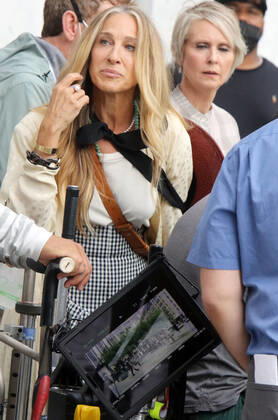 NEW YORK, NY- JULY 9: Sarah Jessica Parker, Cynthia Nixon on the set of HBO Max series, And Just Like That, the Sex And The City 10-part revival in New York City on July 9, 2021. Copyright: xRWx