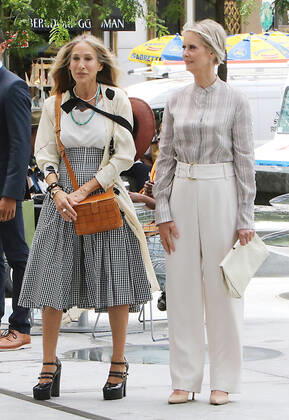 NEW YORK, NY- JULY 9: Sarah Jessica Parker, Cynthia Nixon on the set of HBO Max series, And Just Like That, the Sex And The City 10-part revival in New York City on July 9, 2021. Copyright: xRWx