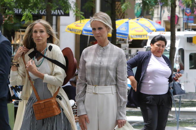 NEW YORK, NY- JULY 9: Sarah Jessica Parker, Cynthia Nixon on the set of HBO Max series, And Just Like That, the Sex And The City 10-part revival in New York City on July 9, 2021. Copyright: xRWx