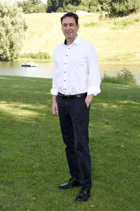 Georg Eisenreich bei der Premiere der TV-Serie Glauben auf dem 38. Filmfest München im Open Air Kino am Olympiasee. München, 10.07.2021