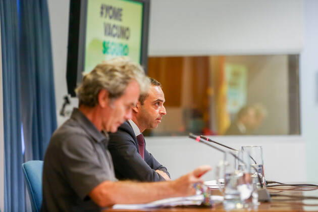 The director of the Center for Coordination of Alerts and Health Emergencies, Fernando Simon (i) and the Secretary General of Digital Health, Information and Innovation of the Ministry of Health, Alfredo Gonzalez (d), during a conference to report on the Covid-19 pandemic, on July 12, 2021, at the Ministry of Health, Madrid, (Spain). At the conference, Fernando Simon has reported that the incidence has risen this Monday to 368 cases in 14 days, and in the case of unvaccinated and aged below 30 years stands at 800. 12 JULY 2021;CONTAGIONS;INFECTED;PANDEMIC;CORONAVIRUS;CASES LagenciaEP PRESS R.Rubio.POOL 07 12 2021 Madrid Madrid Spain Copyright: xLagenciaEPxPRESS R.Rubio.POOLx 3840349