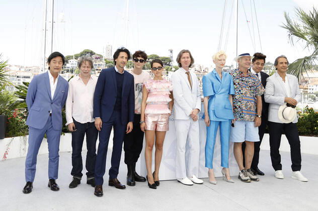 Bilder des Jahres 2021, Entertainment 07 Juli Entertainment Themen der Woche KW28 Steve Park, Mathieu Amalric, Adrien Brody, Timothee Chalamet, Lyna Khoudri, Wes Anderson, Tilda Swinton, Bill Murray, Benicio del Toro und Alexandre Desplat beim Photocall zum Kinofilm The French Dispatch auf dem Festival de Cannes 2021 74. Internationale Filmfestspiele von Cannes am Palais des Festivals. Cannes, 13.07.2021