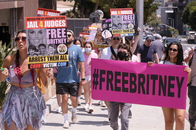 Bilder des Jahres 2021, Entertainment 07 Juli Entertainment Themen der Woche KW28 Entertainment Bilder des Tages July 14, 2021, Los Angeles, California, USA: Supporters of Britney Spears take part in a rally outside the Stanley Mosk Courthouse during a hearing on Britney Spears conservatorship, Wednesday, July 14, 2021, in Los Angeles. Los Angeles USA - ZUMAc68_ 20210714_zaf_c68_016 Copyright: xRingoxChiux