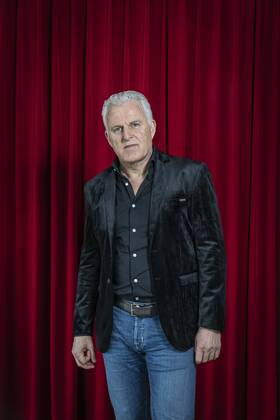 The following text was translated automatically Amsterdam. March 9, 2020 - Crime reporter Peter R. de Vries. Photo Dingena Mol Hollandse Hoogte Copyright: xHollandsexHoogtex xDingenaxMolx x415310538x