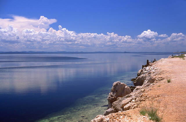Cayo Coco, used as a hideout by buccaneers in the early colonial period, was home to a small settlement of fishermen and charcoal producers until 1955, when the freshwater supply was exhausted and the market for charcoal ended with the spread of electrification after the Cuban Revolution. A causeway connecting the island to the Cuban mainland opened on 26 July 1988, and resort construction began. Cuba: Cayo Coco causeway, Jardines del Rey (Gardens of the King), Ciego de Avila Province xCPAxMediaxCo.xLtd.x Copyright: xDavidxHenleyx