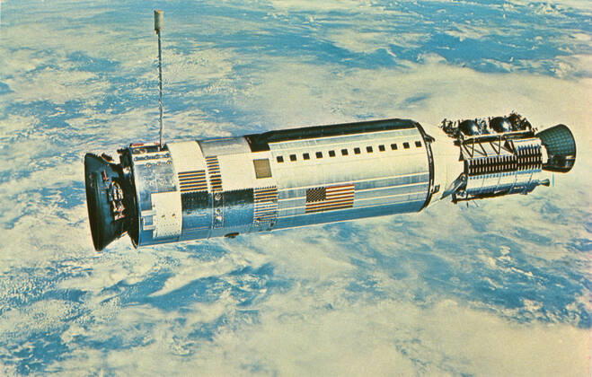 Gemini 12 Spacecraft in Orbit with View of Earth,  Copyright: xJTxVintagex xGlasshousexImagesx jtv004528