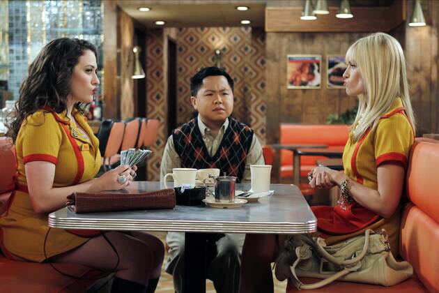Kat Dennings, Matthew Moy & Beth Behrs Characters: Max Black, Han Lee, Caroline Channing Television: 2 Broke Girls; Two Broke Girls (TV-Serie) USA 2011-, 19 September 2011  Copyright: MaryxEvansxAFxArchivexWarnerxBros.xTelevision 13050366 EDITORIAL USE ONLY
