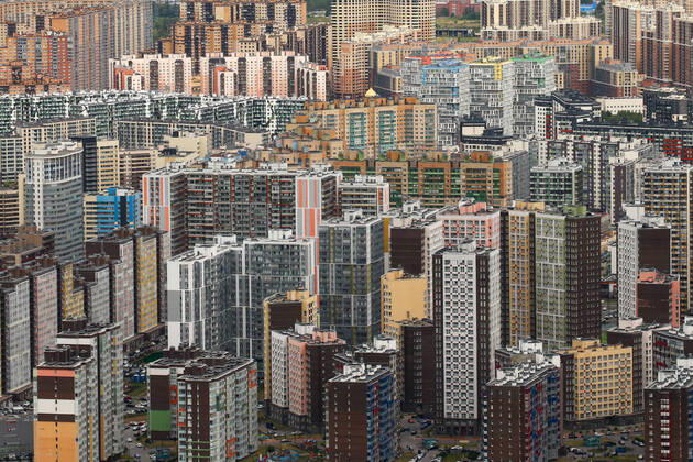 Bilder des Jahres 2021, News 07 Juli News Themen der Woche KW29 News Bilder des Tages KUDROVO, LENINGRAD REGION, RUSSIA - JULY 22, 2021: An aerial view of a residential neighborhood in the town of Kudrovo. Peter Kovalev TASS  TS108D69
