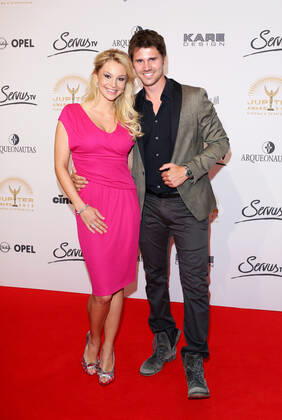 Jupiter Award in Berlin Thore Schoelermann mit Freundin Jana Julie Kilka bei der Verleihung des Jupiter Award 2013 in Berlin 110413 Berlin Deutschland Copyright: xJamesxColdreyx