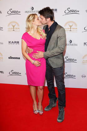 Jupiter Award in Berlin Thore Schoelermann mit Freundin Jana Julie Kilka bei der Verleihung des Jupiter Award 2013 in Berlin 110413 Berlin Deutschland Copyright: xJamesxColdreyx