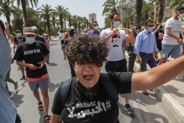 Bilder des Jahres 2021, News 07 Juli News Themen der Woche KW29 News Bilder des Tages Protesters Call For The Dissolution Of The Parliament In Tunis Protesters chant anti-government slogans during a demonstration held in the capital Tunis, Tunisia on July 25, 2021, to call for the fall of the regime, the dissolution of the parliament and to demand Hichem Mechichi™s government step down. Tunis TUNIS Tunisia benibrahim-proteste210725_npWBA  Copyright: xChedlyxBenxIbrahimx