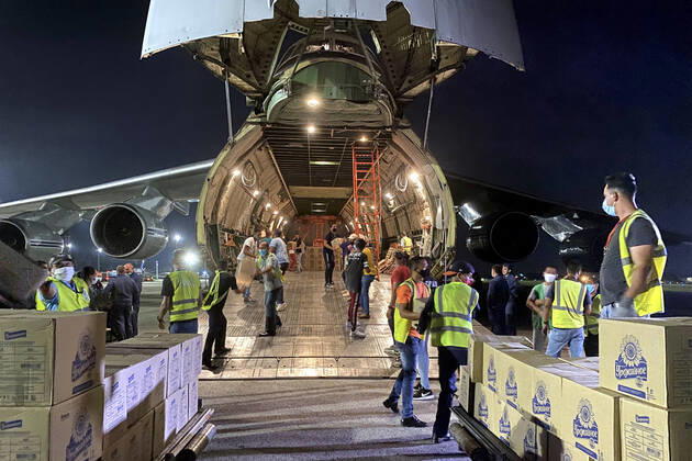 Bilder des Jahres 2021, News 07 Juli News Themen der Woche KW29 News Bilder des Tages HAVANA, CUBA - JULY 25, 2021: Unloading an Antonov An-124 Ruslan transport aircraft of the Russian Aerospace Forces that has delivered food and medical supplies. Humanitarian aid is delivered to Cuba amid the COVID-19 pandemic following an order of Russian President Vladimir Putin. Yevgeny Zadorozhny TASS  TS1097B1
