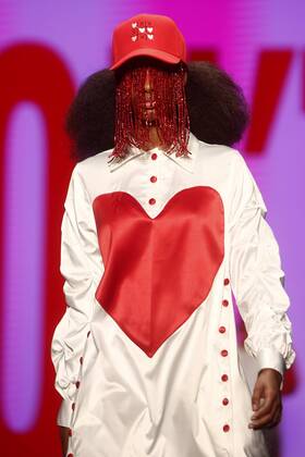 Bilder des Jahres 2021, Entertainment 07 Juli Entertainment Themen der Woche KW30 Entertainment Bilder des Tages A model takes the cat walk wearing a design of the Pineapples don t have sleeves brand during a Colombiatex + Colombiamoda 2021 fashion show in Medellin, Colombia, 28 July 2021. EFE Luis Eduardo Noriega A. Catwalk of the Pineapples brand don t have sleeves in Colombiamoda 2021 !ACHTUNG: NUR REDAKTIONELLE NUTZUNG!  Copyright: xLuisxEduardoxNoriegaxA.x AME5829 20210729-7c0723cf4bb42071dec5e19c834afff17971731a