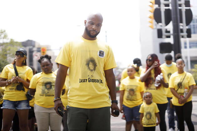 Bilder des Jahres 2021, News 07 Juli News Themen der Woche KW30 July 31, 2021, Columbus, Ohio, United States: Sean Walton plays and listens to a recording of what Jason Meade had to say about using force against suspects, during the march and rally..Friends and family of Casey Goodson Jr. were joined by Black Lives Matter activists outside of the Franklin County Common Pleas Courthouse for a march and rally to indict former Sheriff Deputy Jason Meade, who shot and killed Casey Goodson Jr. in December of 2020. This rally fell on the birthday of Tamala Payne, the mother of Casey Goodson Jr., and featured prayers from local pastors, a word from family attorney Sean Walton, words from Payne and a brief reflection on Goodson Jr.™s character from his younger brother Bredlen Harper Jr. before marching throug - ZUMAs197 20210731_zaa_s197_203 Copyright: xStephenxZennerx
