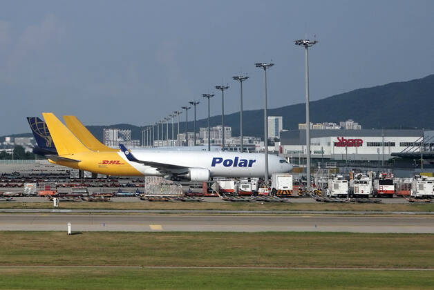 Korean Airline INCHEON, SOUTH KOREA, AUG 10: Koran Airline passenger jets are parked in Incheon Intenational Airport on August 10, 2021. Tokyo Japan 6909_245938 Copyright: xSeokyongxLee PentaxPressx