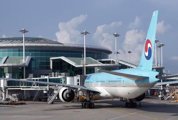 Korean Airline INCHEON, SOUTH KOREA, AUG 10: Koran Airline passenger jets are parked in Incheon Intenational Airport on August 10, 2021. Tokyo Japan 6909_245941 Copyright: xSeokyongxLee PentaxPressx