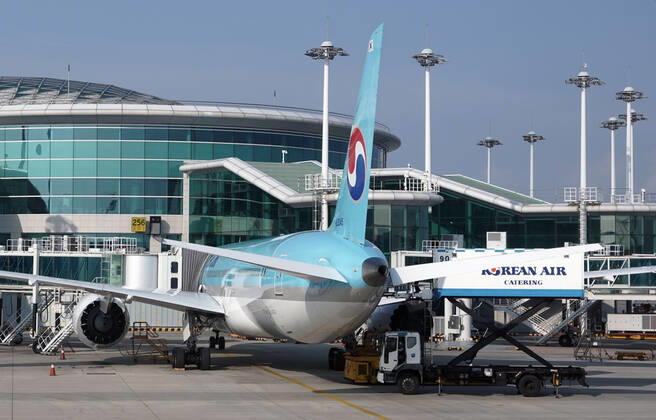 Korean Airline INCHEON, SOUTH KOREA, AUG 10: Koran Airline passenger jets are parked in Incheon Intenational Airport on August 10, 2021. Tokyo Japan 6909_245942 Copyright: xSeokyongxLee PentaxPressx