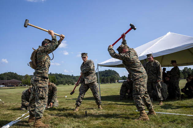 Bilder des Jahres 2021, News 08 August News Themen der Woche KW33 News Bilder des Tages U.S. Marines from Marine Wing Support Squadron 471 hammer a tent spike to raise reception tents for the arrival of Afghans at Volk Field Air National Guard Base, Wisconsin, on August 19, 2021. The Department of Defense, in support of the Department of State, is providing transportation and temporary housing in support of Operation Allies Refuge. This initiative follows through on America s commitment to Afghan citizens who have helped the United States, and provides them essential support at secure locations outside Afghanistan.  WAX2021082220 1stxSGT.xMICHELxSAURET