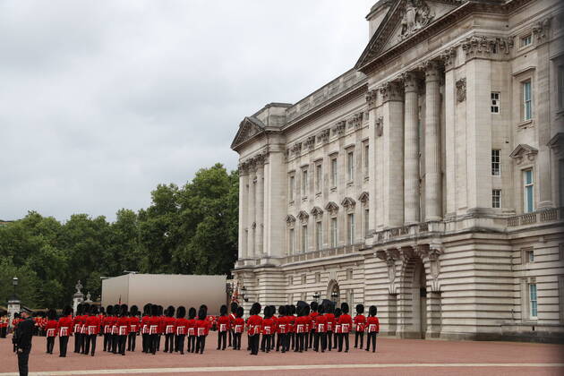 Bilder des Jahres 2021, News 08 August News Themen der Woche KW34 News Bilder des Tages London, Erste Wachablösung seit Pandemie-Beginn am Buckingham Palace . 23 08 2021. London, United Kingdom. The full ceremonial Changing of the Guard takes place at Buckingham Palace in London after its longest pause since World War Two. It is the first time it has been held in the Capital since March 2020 because of the Covid 19 pandemic. xStephenxLockx xi-Imagesx IIM-22513-0017